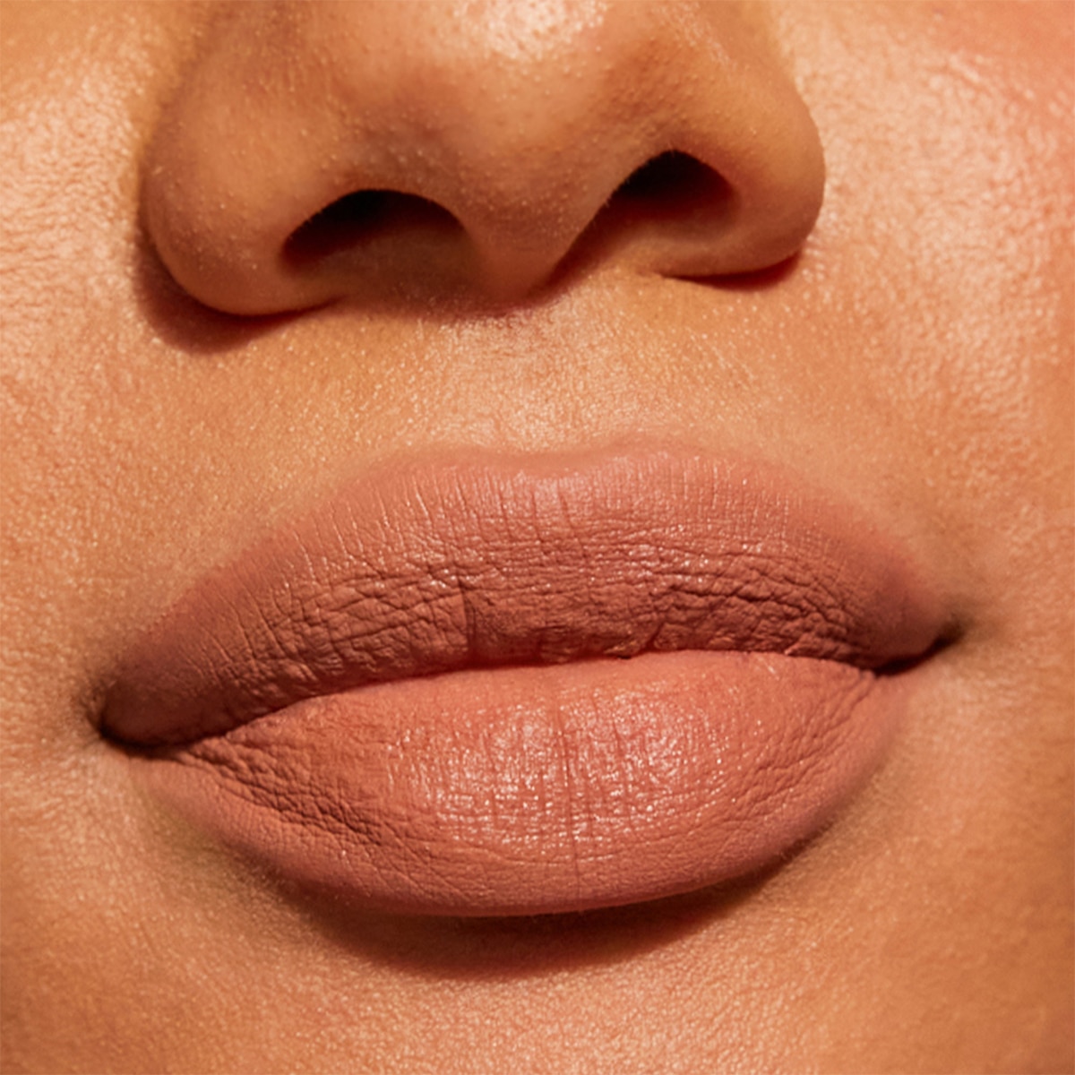 INTENSE MATTE LIP+CHEEK PENCIL (LÁPIZ PARA LABIOS Y MEJILLAS)
